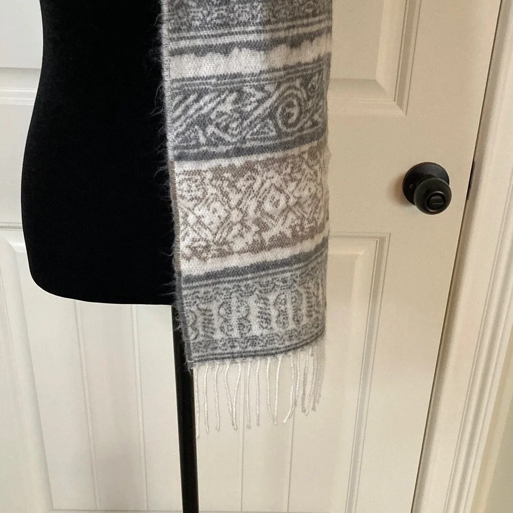 Geoffrey Beene Cashme Acrylic Scarf Grey‎ Cream 11x62